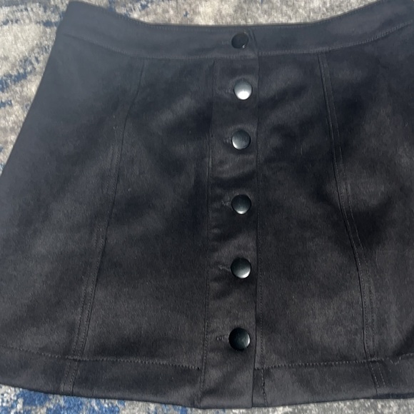 Black denim front button up skirt size Large excellent condition black w/buttons - Picture 2 of 7